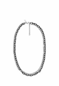 Sølv- og sort metal kædedesign med lagdelte led af forskellige størrelser, udstyret med en hummerlås og forlængerkæde for justerbar længde.