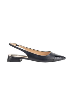 Zapato negro de tacón tipo slingback con punta afilada, hecho de cuero suave con un ligero brillo, que presenta un bajo tacón cuadrado y un diseño minimalista.
