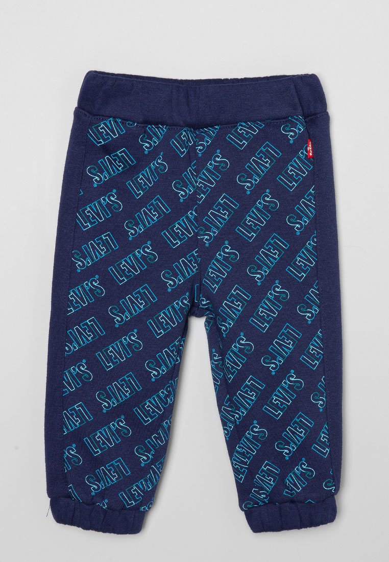 Pantalones para toddlers en azul marino con cintura y puños elásticos, cubiertos de logotipos diagonales en azul claro de "LEVI'S" en varias orientaciones.