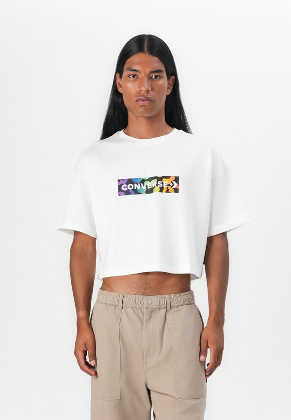 PRIDE UNISEX CROP TEE - Print T-shirt