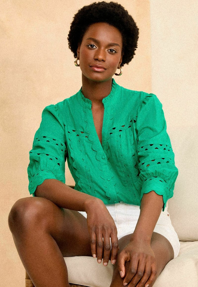 Love & Roses V NECK RIC RAC - REGULAR FIT - Hemdbluse - green/grün