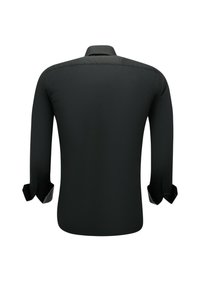 Zwart shirt met lange mouwen en een gestructureerde kraag, met een gladde textuur en omgeslagen manchetten. Het ontwerp aan de achterkant is minimalistisch zonder patronen.