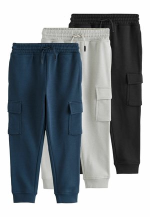 Drei Paare von Jogginghosen werden angezeigt: marineblau, hellgrau und schwarz. Jedes verfügt über einen elastischen Bund, Seitentaschen und Bündchen an den Knöcheln.