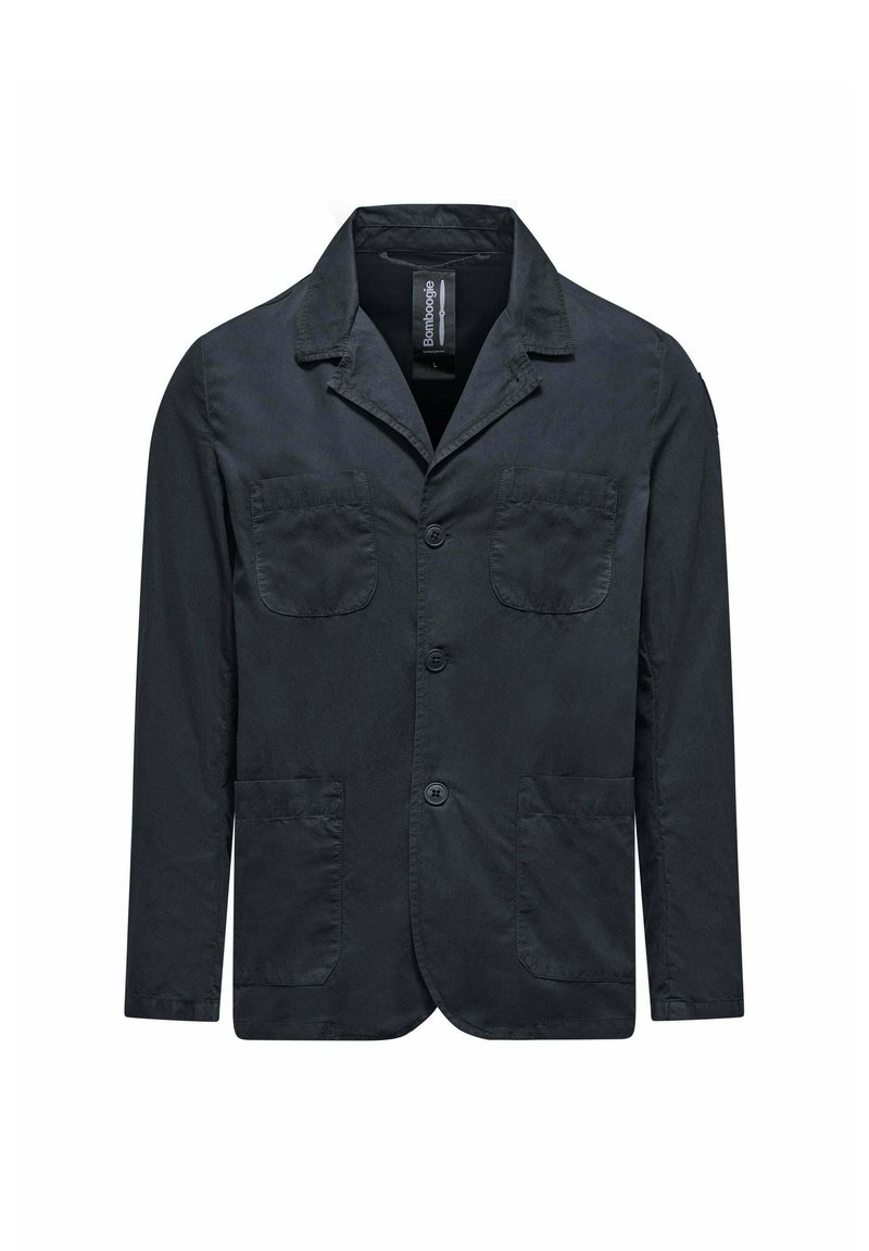 Blazer casual nero con collo a scollo, tre bottoni frontali, due tasche sul petto e due tasche a toppa inferiori, esposto su uno sfondo bianco.