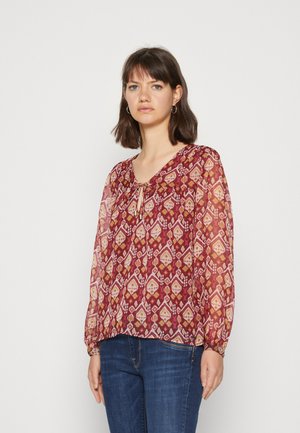 Μπλούζα μπορντό με σχέδιο, σε σχήμα V, μακρύ μανίκι και μαζεμένα μανίκια, με υφή ρέουσας ύφανσης και περίπλοκους γεωμετρικούς σχεδιασμούς.