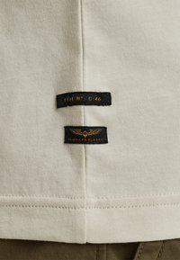 Unselected, bone white