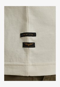 Vybrané, bone white