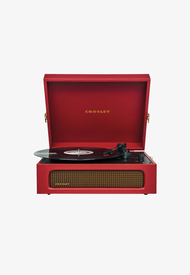 Platines rouges avec un disque vinyle, logo doré, panneau de contrôle noir et grille de haut-parleur tissée orange. Couvercle articulé pour un accès facile.