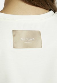Nicowa DILAWIA - T-shirt basic - weiß