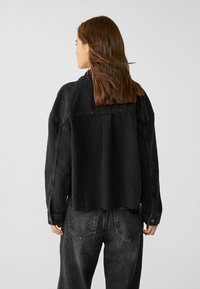Stradivarius Traper jakna - black denim