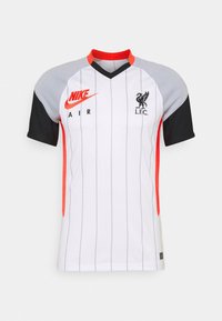 Nike-jalkapallopaita valkoisena, harmailla ja mustilla hihoilla. Siinä on pystysuorat mustat raidat, L.F.C.-logo ja oranssit yksityiskohdat.