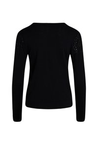 Maglione nero a maniche lunghe con scollatura larga. Presenta dettagli a maglia testurizzati sulle spalle e un orlo a costine. Tessuto morbido.