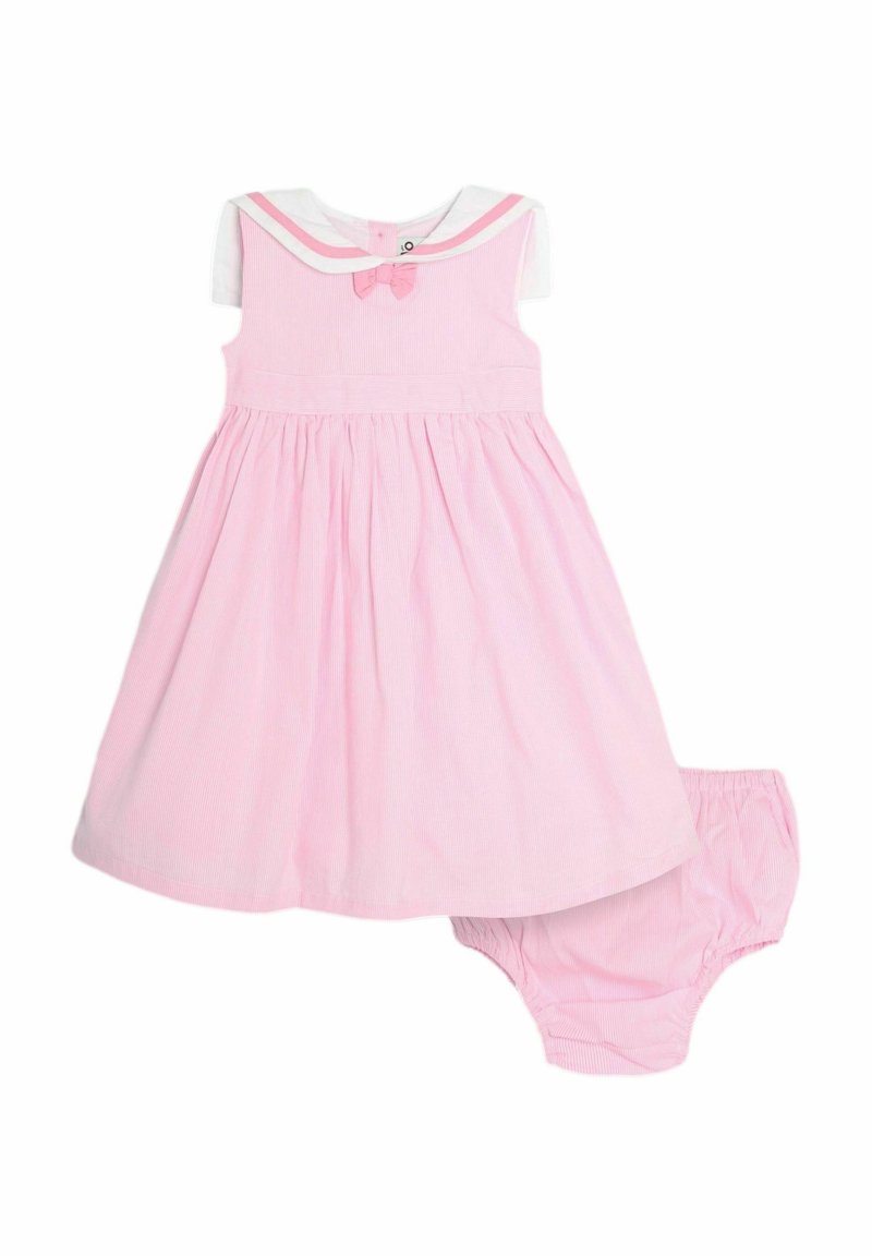 Robe en coton rose avec col blanc, détail de nœud et texture rayée. Comprend des bloomers roses assortis pour un ensemble coordonné.