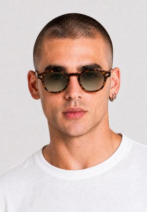 Gianni Kavanagh, Gafas de sol - green