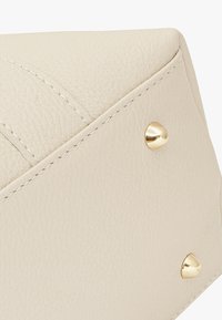 RYŁKO R40610TB - Ručna torba - beige