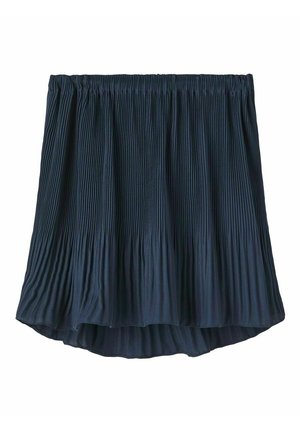 Jupe plissée bleu marine avec taille élastique et ourlet légèrement asymétrique, plus long à l'arrière qu'à l'avant.