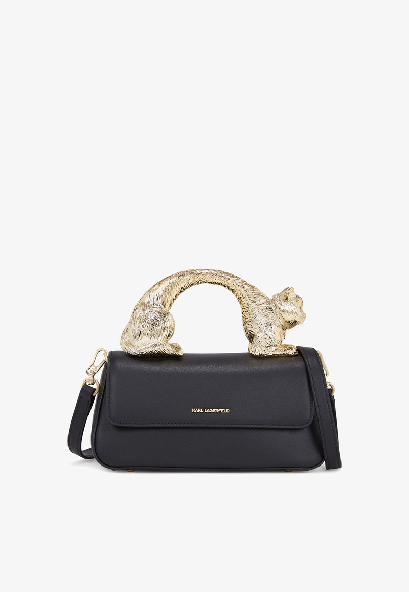 Borsa a tracolla in pelle nera con manico a forma di gatto dorato, dotata di pattina frontale, tracolla regolabile e dettaglio logo sulla parte anteriore inferiore.
