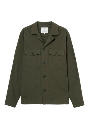 Veste boutonnée vert olive à manches longues, col pointu et deux poches poitrine avant boutonnées.