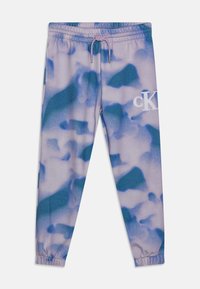 Lila en blauwe tie-dye joggers met elastische boorden, een trekkoordband, zijzakken, en een wit "cK" logo op de rechterdij.
