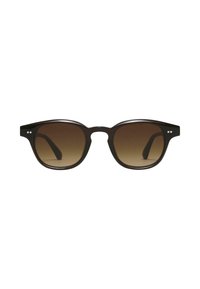 Lunettes de soleil dégradées marron avec une épaisse monture en plastique noir, des verres ovales et deux accents blancs en forme de point sur les branches.