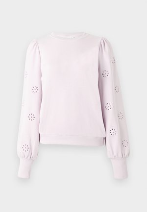 Ljusrosa sweatshirt med puffärmar, som har broderade blommönster längs ärmarna och ribbade manschetter och fåll.