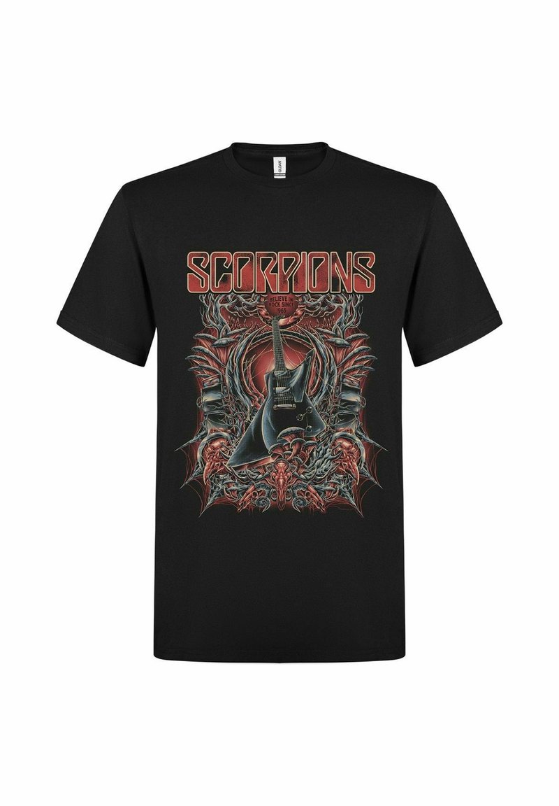 Černé bavlněné tričko s detailním grafickým zobrazením kytary, obklopené červenými a šedými designovými prvky a slovem "SCORPIONS."