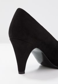 s.Oliver Pumps - black