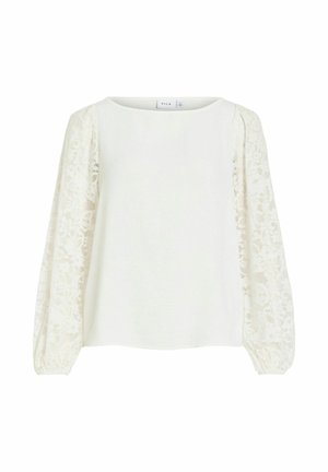 Biała bluzka z dekoltem w łódkę i długimi, przejrzystymi bufkami z koronki z kwiatowymi wzorami.