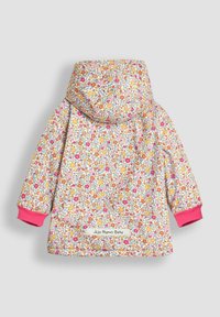 Giacca con motivo floreale, di colore base rosa e fiori multicolori. Presenta un cappuccio e polsini in maglia rosa. L'etichetta all'orlo riporta "Jojo Maman Bébé."