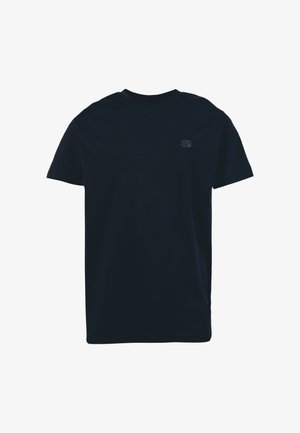 Tummansininen puuvillainen t-paita, jossa on pyöreä kaula-aukko ja lyhyet hihat. Vasemmassa rinnassa on pieni brodeerattu logo. Sujuva pinta.