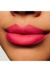 MAC POWDER KISS LIQUID LIPCOLOUR - Liquid Lipstick - billion $ smile