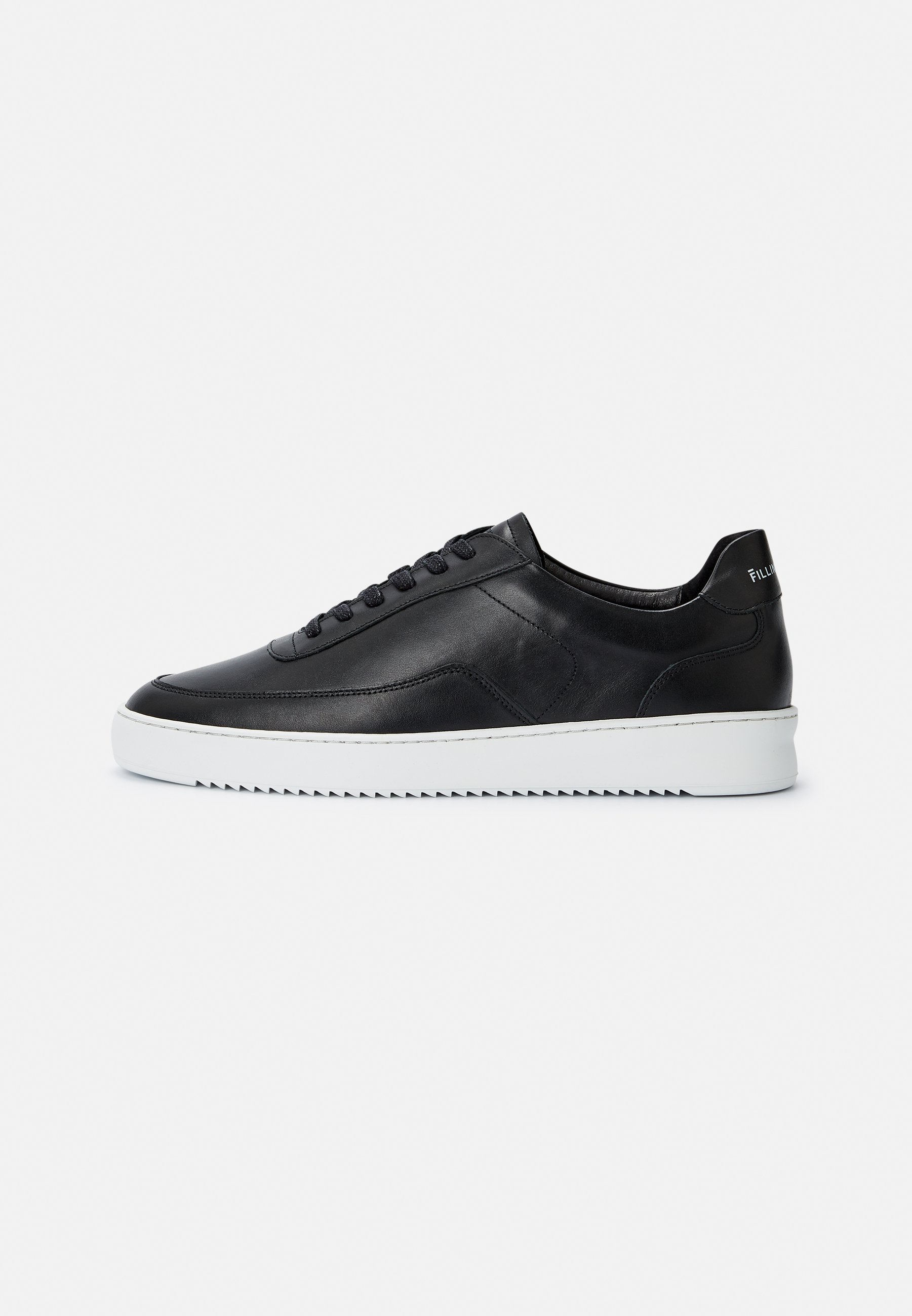 black trainers plain