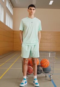 Jordan SHORT - Pantalón corto de deporte - mint foam/black