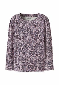 Langärmlige Bluse aus pinkem Stoff mit floralem Muster, das dunkelviolette und blaue Blumen zeigt. Runder Ausschnitt mit Raffung an den Schultern.