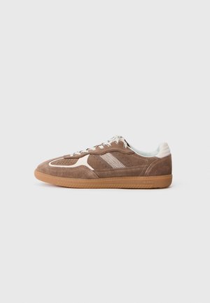 Trainers - taupe