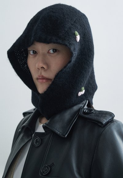 Stine Goya Headscarf - black