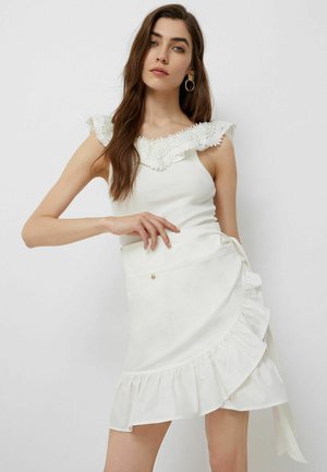 WITH LACE FLOUNCES - Top - white