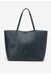 Sac cabas en cuir noir texturé avec deux sangles d'épaule et une petite étiquette de logo verticale au centre devant.