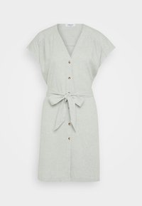 Ljusgrön linneklänning med djup V-ringning, ärmlösa axlar, knappar framtill och knytskärp i midjan. Har en rak siluett och texturerat tyg.