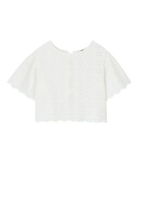 Haut court blanc en tissu brodé, avec des manches courtes à bords festonnés et un col rond, orné de motifs floraux.