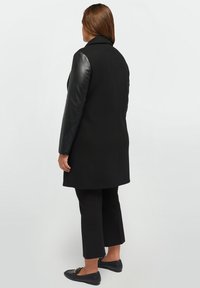 Fiorella Rubino Cappotto corto - nero