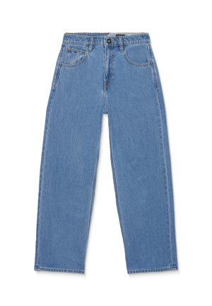 Jean bleu taille haute, jambes droites avec poches avant, passants pour ceinture, fermeture par bouton et coutures visibles sur fond blanc.