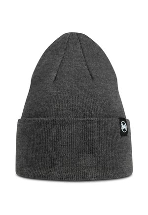 Gorro de punto gris oscuro con puño doblado y una pequeña etiqueta negra con texto blanco en el lateral.