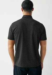 Next REGULAR FIT - Pikeepaita - black