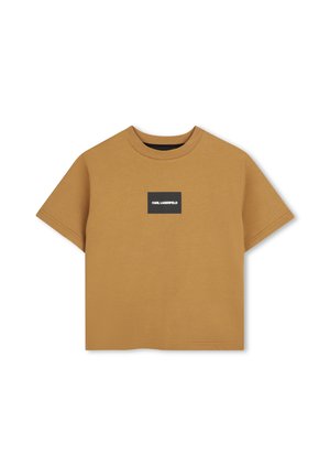 T-shirt marron à manches courtes avec col rond et logo carré noir sur la poitrine indiquant KARL LAGERFELD en texte blanc.