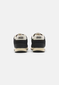 Jack & Jones JFWSPIRIT RUNNER - Sportcipő - anthracite