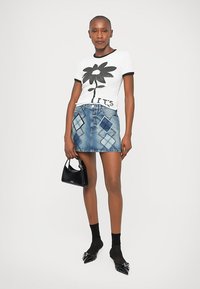 MARC JACOBS IT'S OK RINGER TEE - Camiseta estampada - white