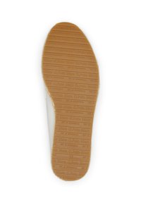Hvid sneakersål med en tekstureret tan gummibund. Har prægede brandlogo og størrelsesoplysninger. Rund tå og glatte kanter.