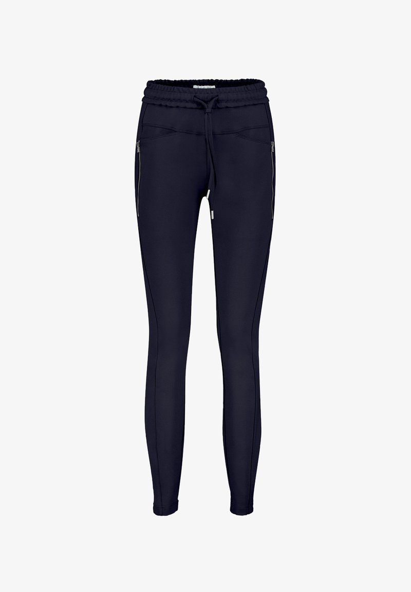 Marineblå joggerbukser med elastisk talje, justerbar snøre, og to sidelommer med lynlås; glat tekstur og tætsiddende design.