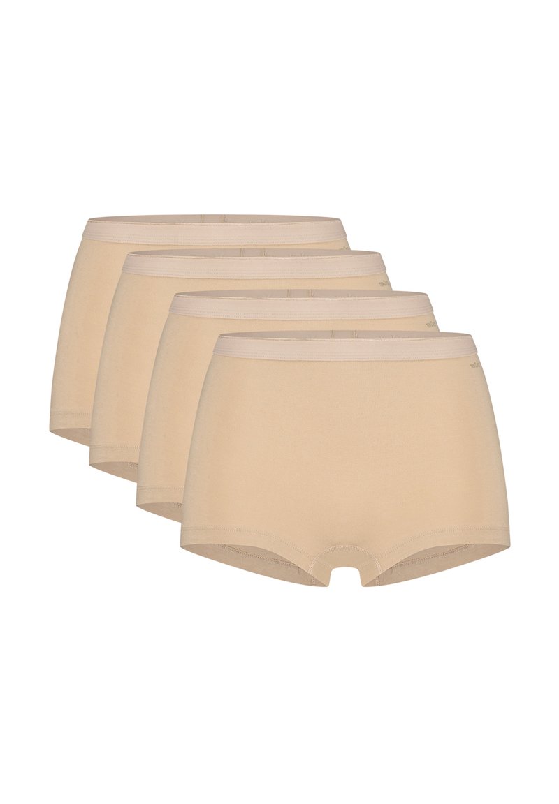 Quatre paires de boyshorts en coton beige avec des ceintures élastiques, présentant une texture lisse et un design simple, sans motifs ni accents.